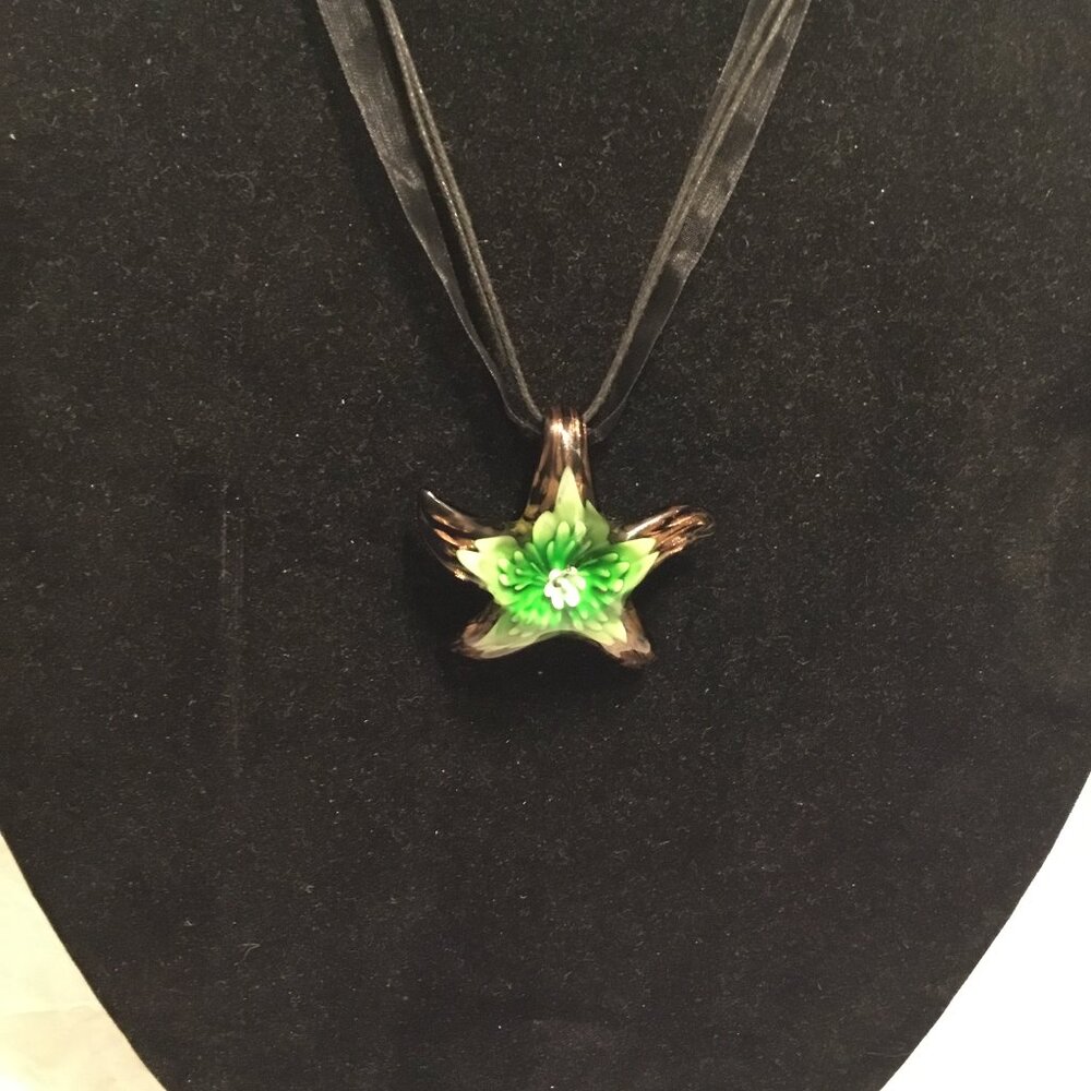 Very lovely and colorful pair of Murano glass Starfish necklaces - Picture 9 of 9